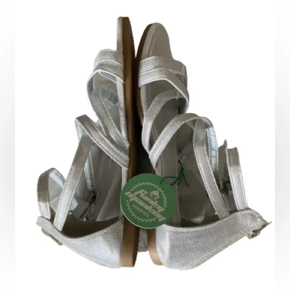 Funky Monkey Girls Silver Gladiator‎ Style Sandal NWT Sz 5
